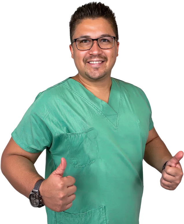 Dr. Demir Mulalic im grünen OP Anzug